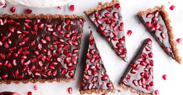 دسر شب یلدا با بسکویت و شکلات