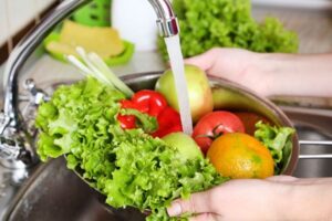 نکات مهم در شستن میوه و سبزیجات