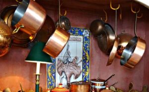 از بین بردن بوی بد ظروف مسی