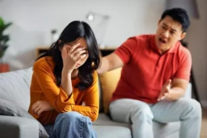 7 رفتاری که در زندگی مشترک نباید تحمل کنید