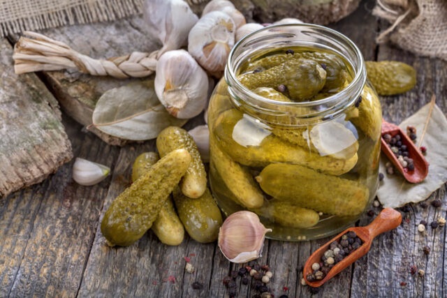 سفید شدن آب خیارشور