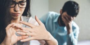 نشانه های سرد شدن زن در رابطه