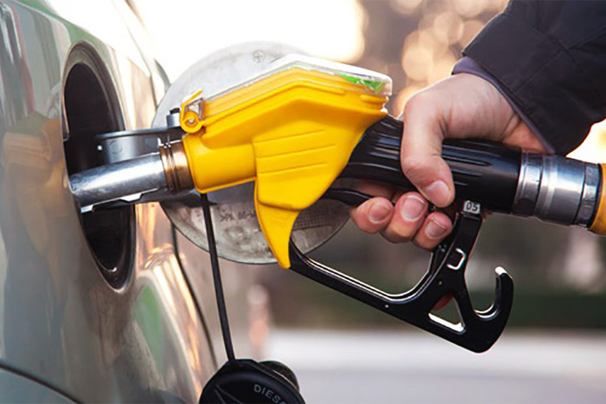 سهمیه ۶۰ لیتری بنزین اسفندماه امشب شارژ می‌شود!