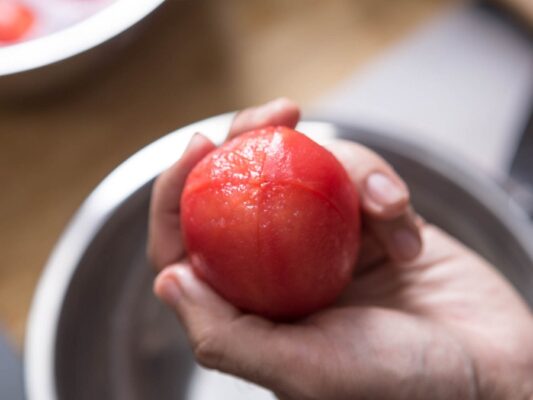 پوست کندن گوجه فرنگی