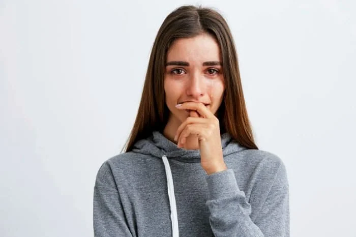علت گریه کردن بی دلیل