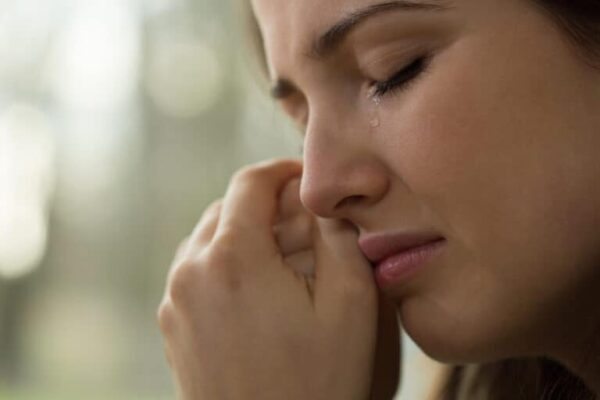 علت گریه کردن بی دلیل