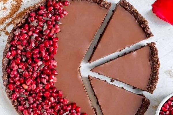 دسر شب یلدا با بسکویت و شکلات