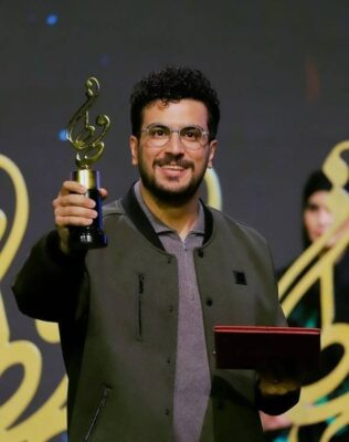 شوخی بامزه امیرحسین قیاسی بعد از برنده شدن در جشنواره حافظ 