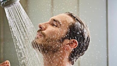 برای اینکه موهایمان نریزد باید چند بار در هفته حمام کنیم؟