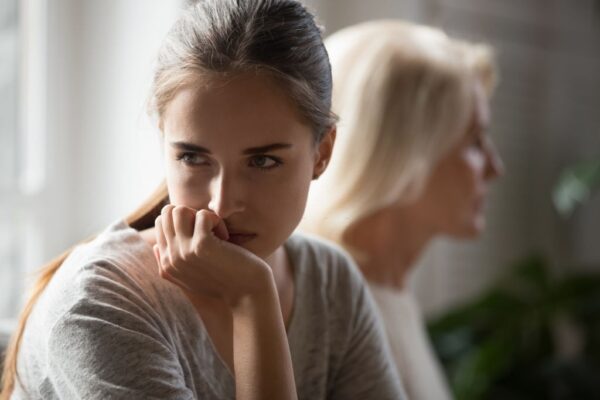 چگونه با افراد حسود در زندگی کنار بیاییم؟