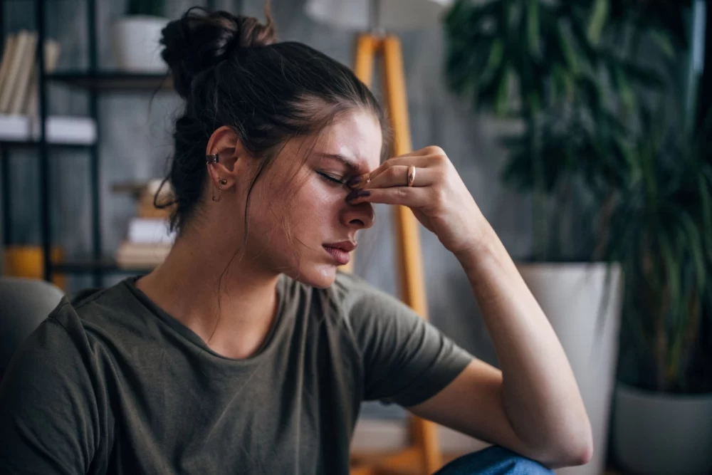 چرا بعد از بستن موها دچار سردرد می شویم؟