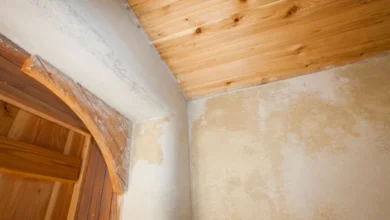 علت زرد شدن دیوار گچی