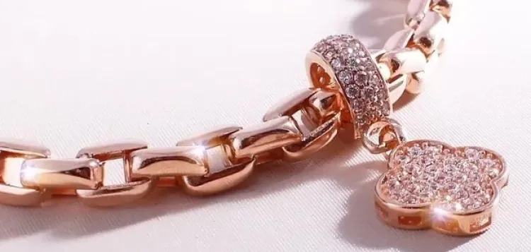 روش های تمیز و براق کردن طلا روس در خانه 