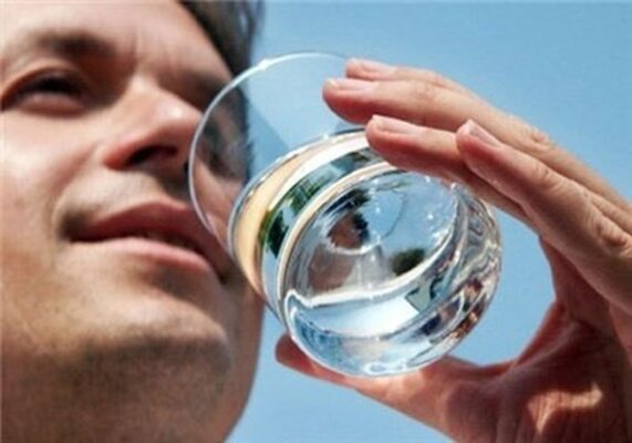 بهترین خوراکی ها و نوشیدنی ها برای جلوگیری از تشنگی در ماه رمضان