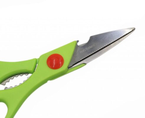 سوراخ روی انتهای ناخن گیر چه کاربردی دارد