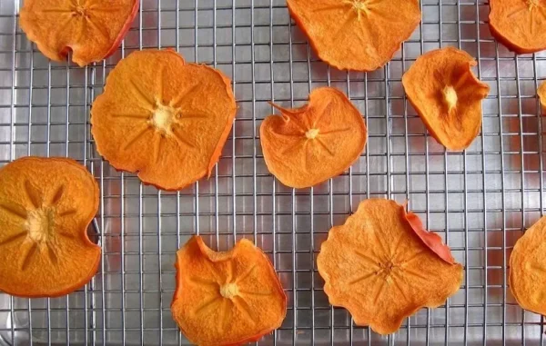 چگونه از چسبیدن میوه های خشک بهم جلوگیری کنیم؟