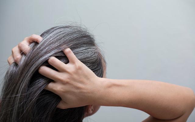 آیا واقعا کندن موی سفید باعث زیاد شدن آن می شود؟
