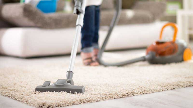 علت چسبیدن جاروبرقی به فرش