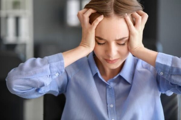 چرا بعد از بستن موها دچار سردرد می شویم؟