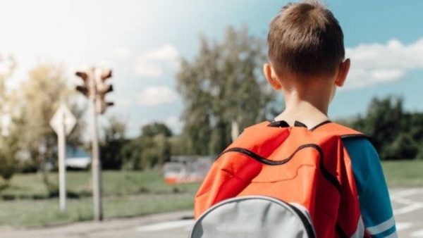 با بچه ای که به مدرسه نمی رود چیکار کنیم؟