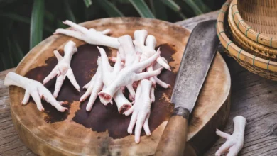 آسان ترین روش پاک کردن پای مرغ در خانه