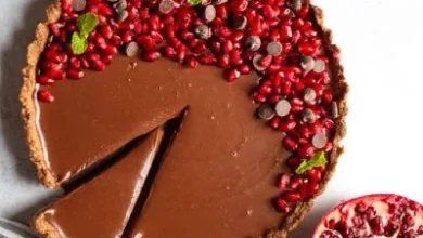 دسر شب یلدا با بسکویت و شکلات