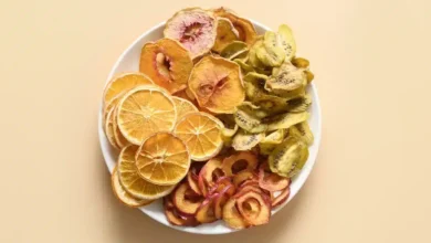 چگونه از چسبیدن میوه های خشک بهم جلوگیری کنیم؟