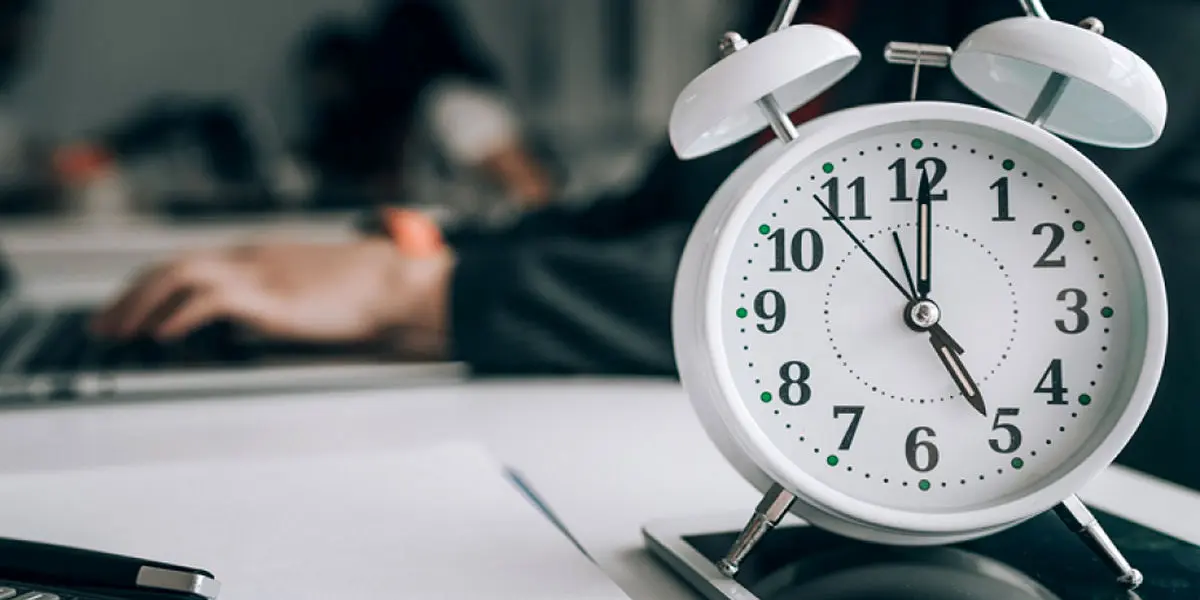 ساعت کاری ادارات در ماه رمضان به چه صورت است؟