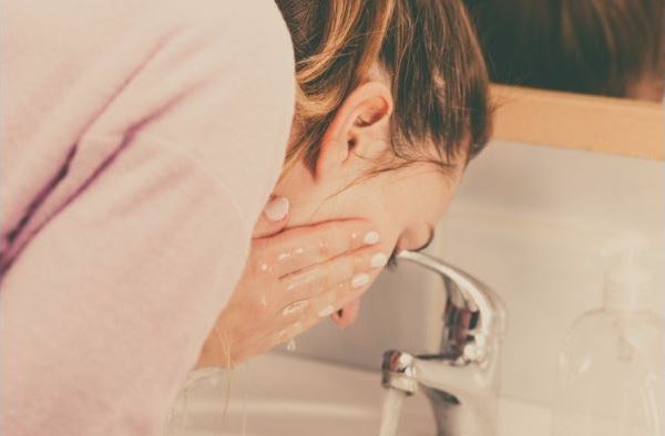 اشتباهات رایج در شستشوی صورت
