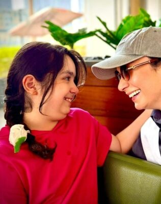 عکس احساسی و زیبای فهمیه پایتخت با دختر واقعیش