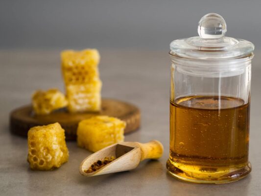 چه ظرفی برای نگهداری عسل مناسب است؟