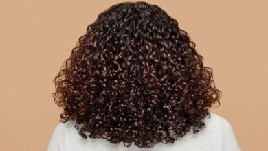 راهکارهای خانگی جلوگیری از فر شدن موها بعد از حمام