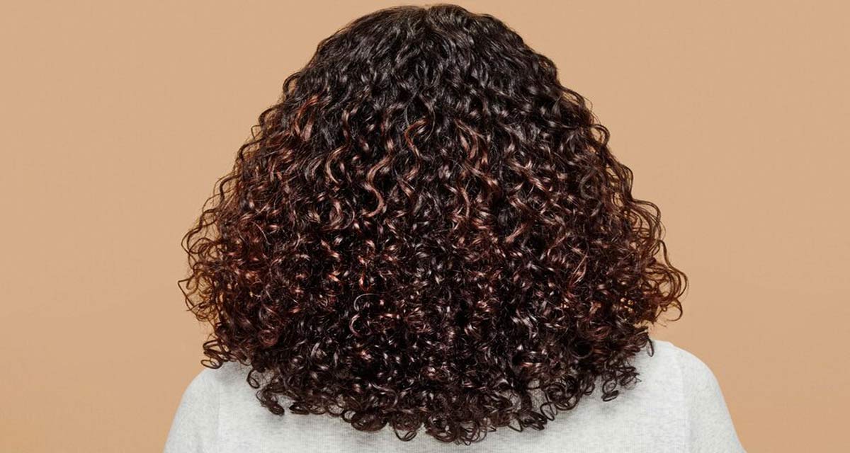 راهکارهای خانگی جلوگیری از فر شدن موها بعد از حمام